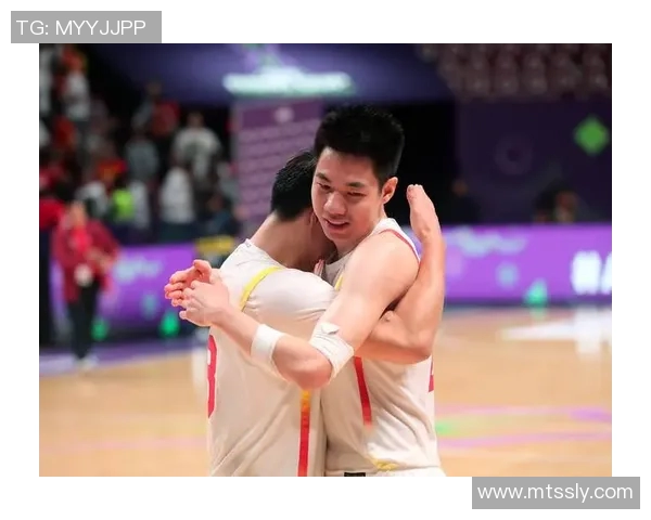 成都篮球队配合默契创新高引领全国篮球新潮流